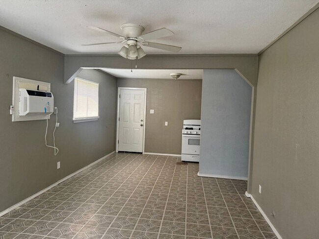 915 Sams Dr in San Antonio, TX - Building Photo - Building Photo