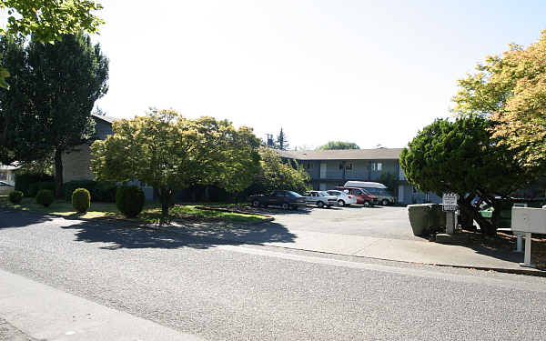 Mayfair Manor in Portland, OR - Building Photo