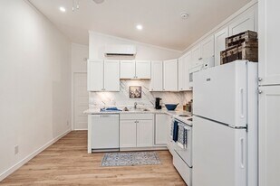 720 Pritchett Ln in Seven Points, TX - Building Photo