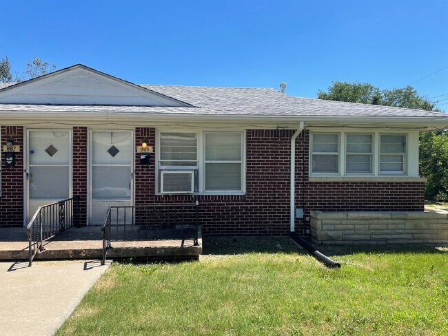 889 S Hillcrest St in Wichita, KS - Building Photo - Building Photo