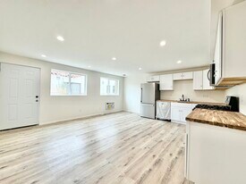 14615 Gilmore St in Los Angeles, CA - Building Photo