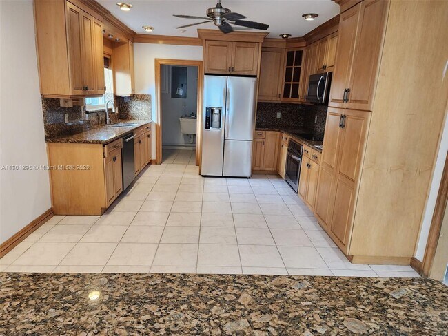 2241 Jackson St-Unit -1 in Hollywood, FL - Building Photo - Building Photo