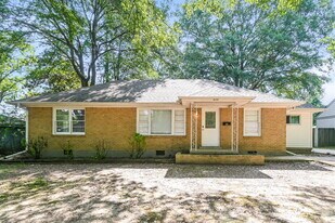 828 S Mendenhall Rd in Memphis, TN - Building Photo