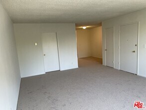 9204 Whitworth Dr in Los Angeles, CA - Building Photo - Building Photo