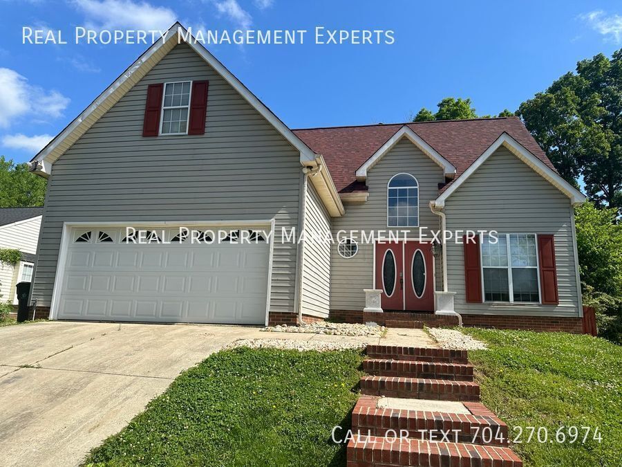 7915 Vermilion Dr in Charlotte, NC - Building Photo
