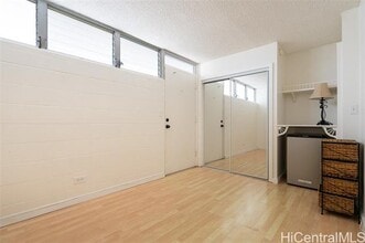 2421 Ala Wai Blvd in Honolulu, HI - Building Photo - Building Photo