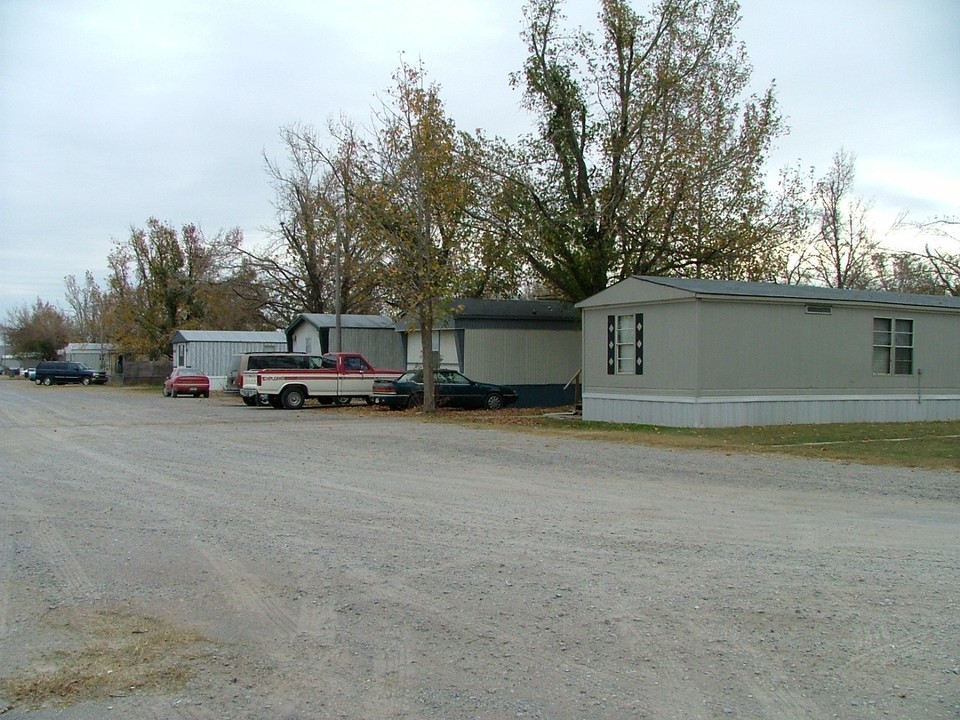 6000 W Broadway in Muskogee, OK - Building Photo