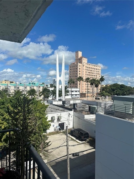 720 Collins Ave, Unit 506 in Miami Beach, FL - Foto de edificio - Building Photo