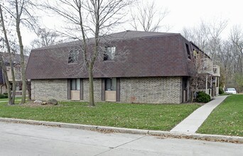 Rivershire in Milwaukee, WI - Foto de edificio - Building Photo