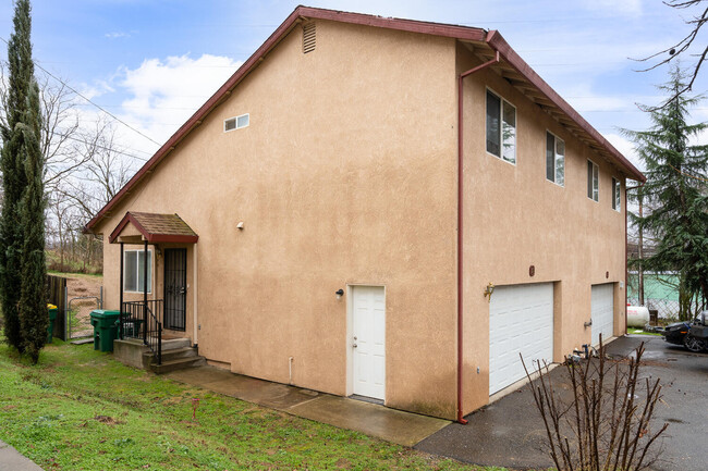 1015 Elizabeth Ln in El Dorado, CA - Building Photo - Building Photo