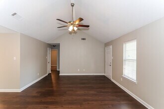8450 Kimberly Rose Dr in Memphis, TN - Building Photo - Building Photo