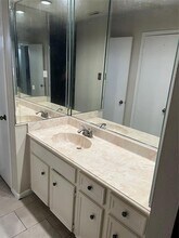 13724 Hollowgreen Dr in Houston, TX - Building Photo - Building Photo