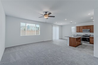 7517 Dawn Lndg Ave in Las Vegas, NV - Building Photo - Building Photo
