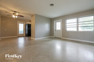 75 Lakeview Ln in Englewood, FL - Building Photo - Building Photo