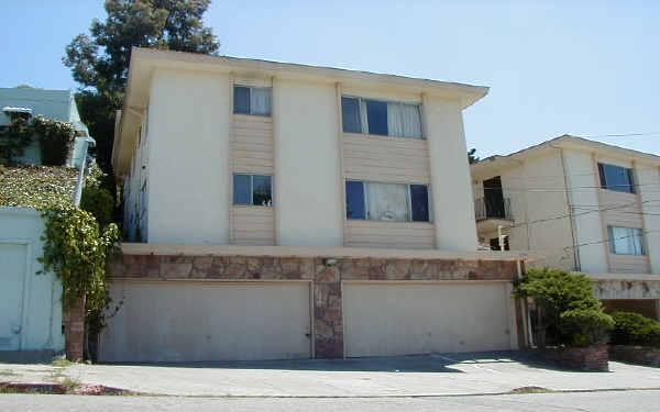 4782 Tompkins Ave in Oakland, CA - Building Photo - Building Photo