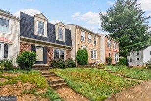 11970 Artery Dr in Fairfax, VA - Building Photo
