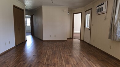 202 Hudson Ave, Unit 1 in Marshall, MN - Building Photo - Building Photo
