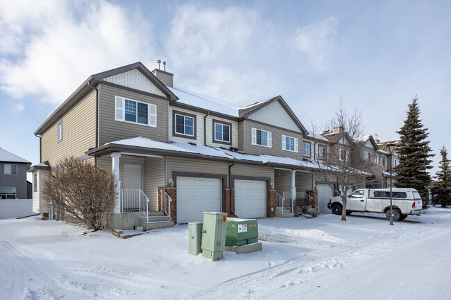 77 Saddletree Crt NE in Calgary, AB - Building Photo - Building Photo