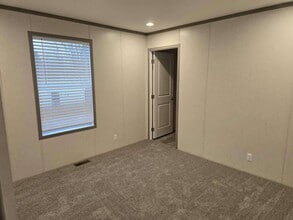 613 Polk St in De Soto, IA - Building Photo - Building Photo