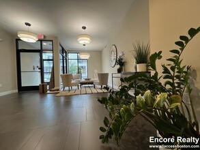 1 Everett St, Unit 203 in Boston, MA - Foto de edificio - Building Photo