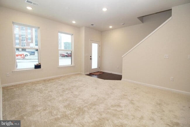 410 Reading Ct in West Windsor Township, NJ - Foto de edificio - Building Photo