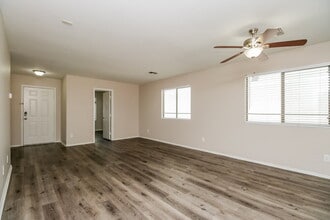 5713 S 34th Ave in Phoenix, AZ - Building Photo - Building Photo