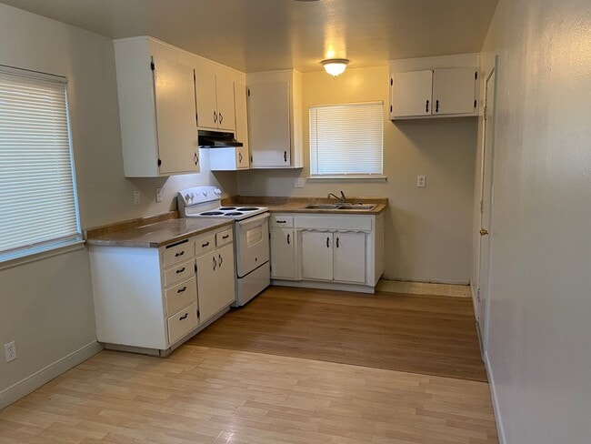 7904 Loucreta Dr in Sacramento, CA - Building Photo - Building Photo