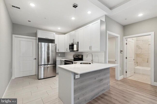 property at 1133 E Columbia Ave
