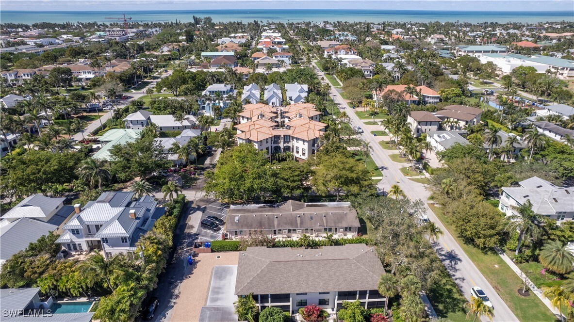 1019 7th St S in Naples, FL - Building Photo