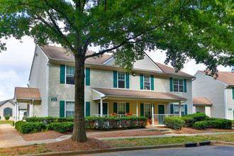 Parkview Apartments in Huntersville, NC - Building Photo - Building Photo