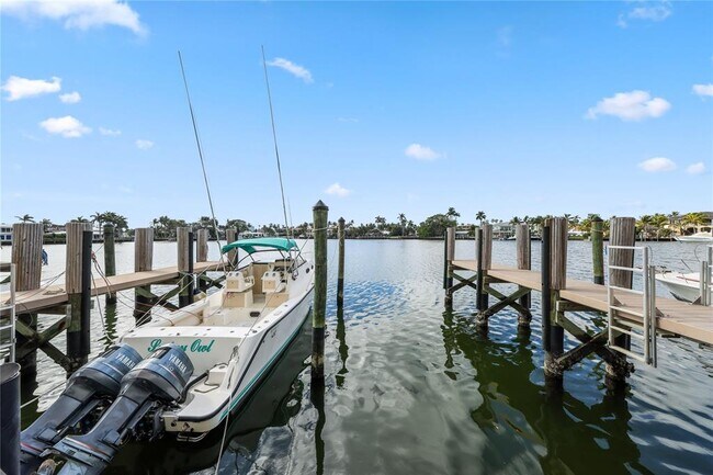 333 Sunset Dr, Unit 705 in Fort Lauderdale, FL - Building Photo - Building Photo