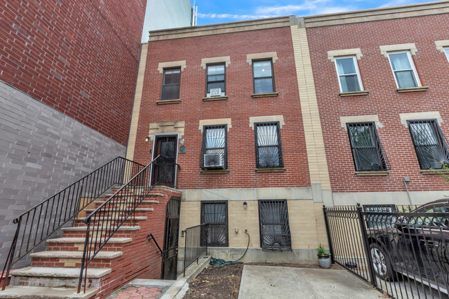 16 Bancroft Pl in Brooklyn, NY - Building Photo - Building Photo