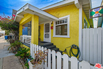 1133 Manhattan Ave in Hermosa Beach, CA - Building Photo - Building Photo