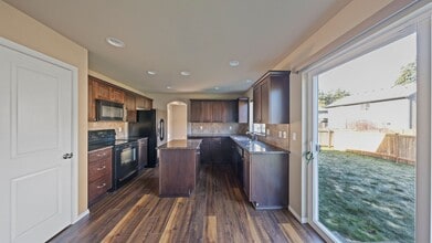 1421 NW Lofton Loop in Oak Harbor, WA - Building Photo - Building Photo