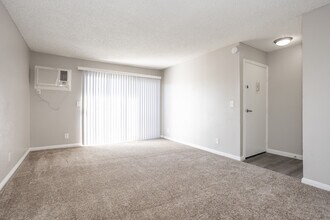 ELEVATE APARTMENT HOMES in Placentia, CA - Foto de edificio - Interior Photo