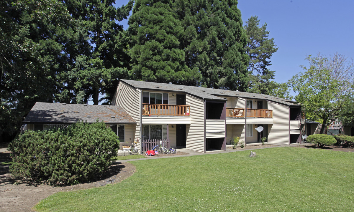 Nutmeg Apartments in Hillsboro, OR - Foto de edificio