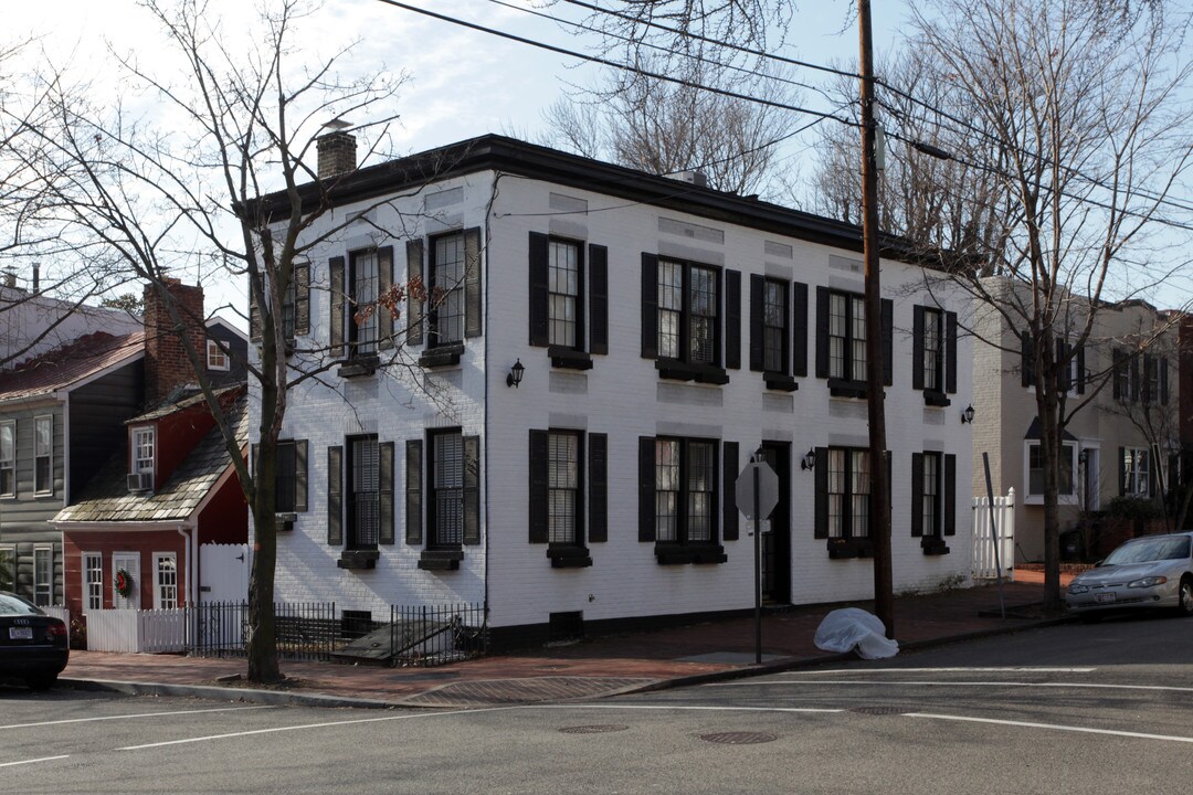 2800-2802 Olive St NW in Washington, DC - Building Photo