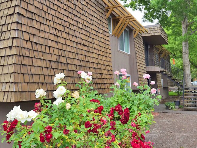 French Villa Apartment Homes in Beaverton, OR - Building Photo - Building Photo