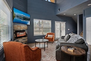 528 Warbonnet Wy in Pigeon Forge, TN - Building Photo