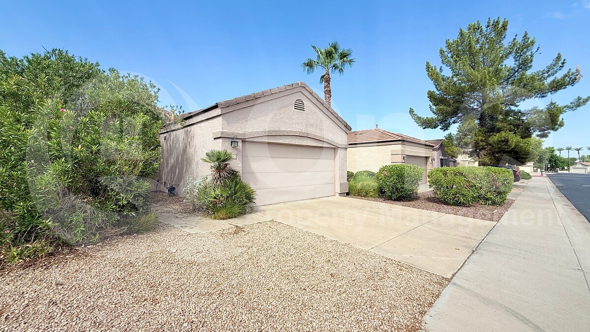 3237 E Maldonado Dr in Phoenix, AZ - Building Photo