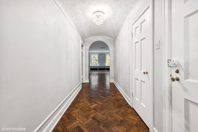 73 E Elm St in Chicago, IL - Building Photo - Building Photo