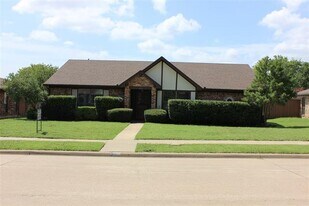 812 Shannon Dr in Plano, TX - Building Photo