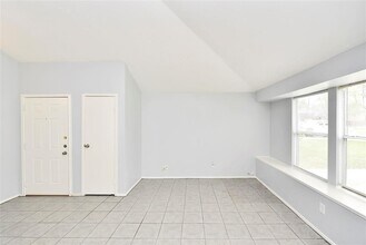 22533 Tree House Ln in Spring, TX - Foto de edificio - Building Photo