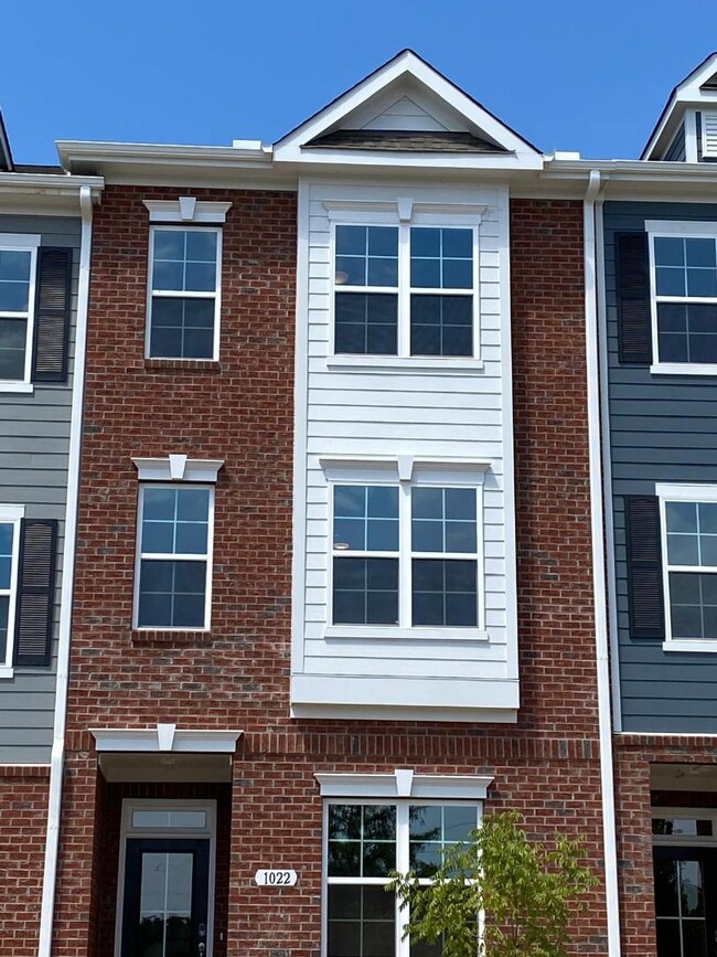 property at 1022 Gateway Commons Cir