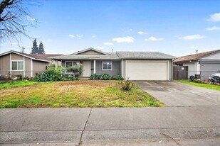 1025 Marston St in West Sacramento, CA - Building Photo