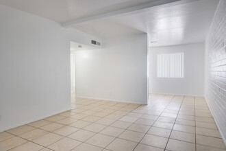 Parkway in Phoenix, AZ - Building Photo - Interior Photo