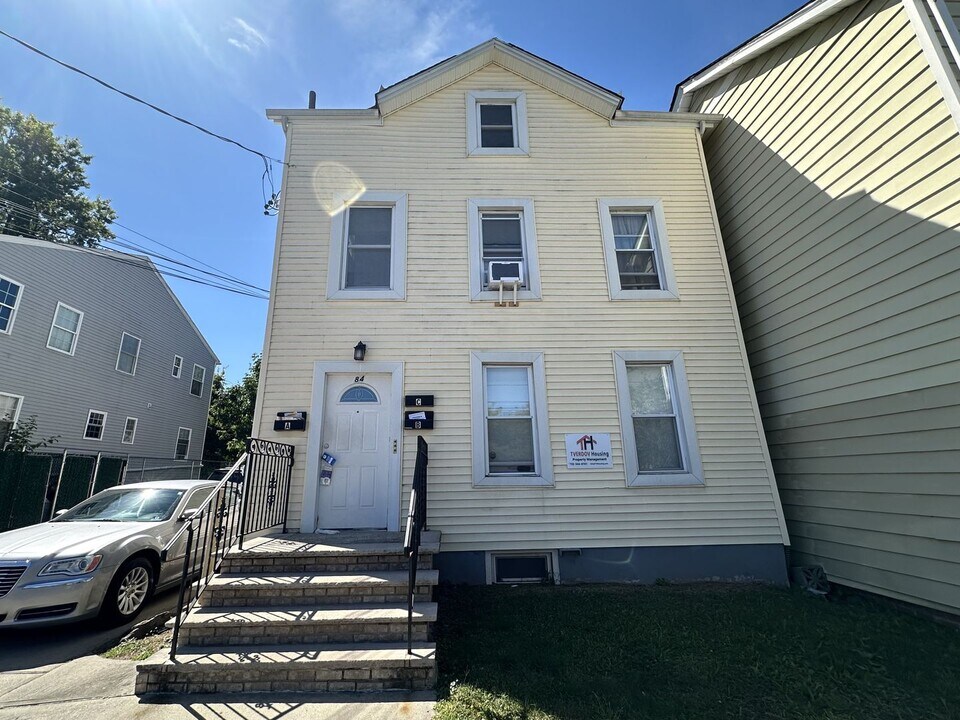 84 Guilden St in New Brunswick, NJ - Building Photo