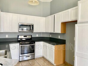 572 Bugle Bluff Dr in Henderson, NV - Building Photo - Building Photo