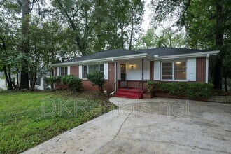2293 Vistamont Dr in Decatur, GA - Building Photo - Building Photo