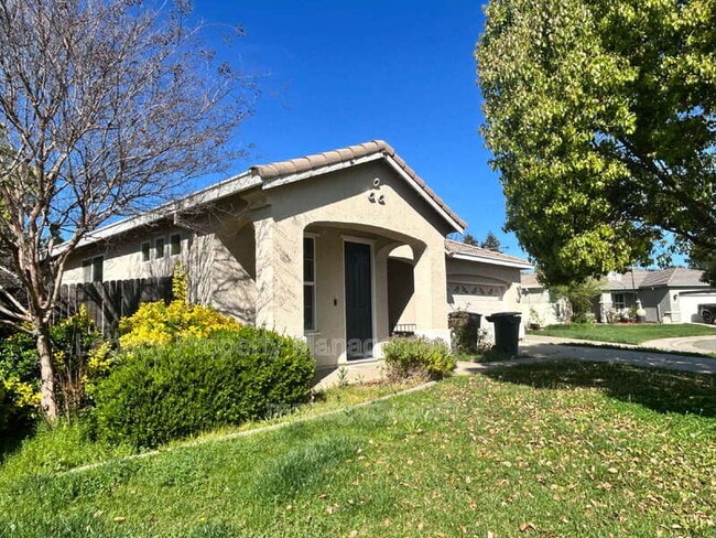 300 Dedham Ct in Lincoln, CA - Building Photo - Building Photo